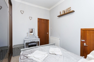 Bedroom 4 Stylish 1 Bedroom Apartment-ground Floor