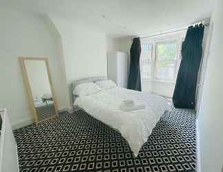 Bedroom 2 Central 3-bedroom Townhouse With Patio in Brighton
