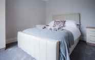 Bedroom 3 Pendeilo Villa - 5 Bedroom Holiday Home - Amroth