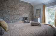 Bedroom 7 Pendeilo Villa - 5 Bedroom Holiday Home - Amroth