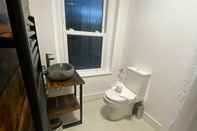 Toilet Kamar De Parys Serviced Flat 4 in Bedford