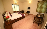 Kamar Tidur 3 ClarksInn Suites Ranthambore