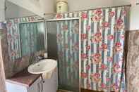 Toilet Kamar Tim Tim's Cottage by Hipostel