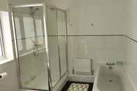 In-room Bathroom Victoria Heights - Beautiful 3-bed in Gillingham K