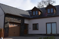 Bangunan Captivating 4-bed House in West Wales