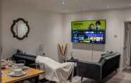 Lobby 2 BV Comfy Spacious 3 Bedroom House At Tatton Street Manchester