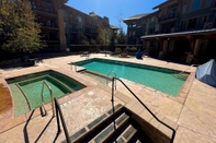 Swimming Pool Penthouse at Peace