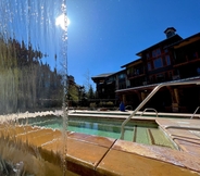 Swimming Pool 5 Tranquil Timbers Penthouse