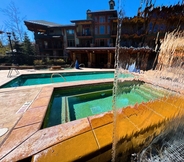 Swimming Pool 4 Tranquil Timbers Penthouse