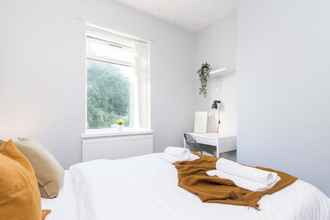 Kamar Tidur 4 Contractor 4-bed House in Coventry