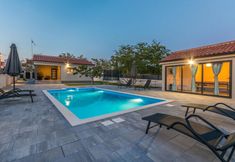 Others 4 Stunning Home in Sveti Fiilip i Jakov With Outdoor Swimming Pool, Wifi and 2 Bedrooms