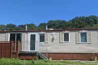 Exterior Charming 3-bed Caravan Cymtydu