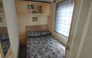 Kamar Tidur 3 Charming 3-bed Caravan Cymtydu