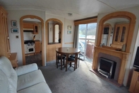 Common Space Charming 3-bed Caravan Cymtydu