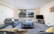 Common Space 3 Spacious Pet Friendly 2-bed Apartment in Redhill