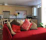 Ruang untuk Umum 2 Modern and Cosy Apartment in North London, UK