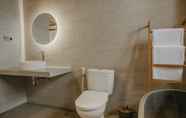 In-room Bathroom 4 Wana Karsa Ubud Hotel