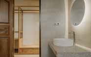 Phòng tắm bên trong 6 Wana Karsa Ubud Hotel