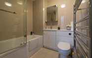 In-room Bathroom 4 Seagrass Henley - 2 Bed Entire Serviced Apartment
