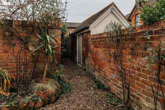 Exterior 4 Honeysuckle Terrace in Henley-on-thames