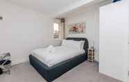 Bedroom 5 Central Modern Flat Sleeps 6 - Dedicated Parking