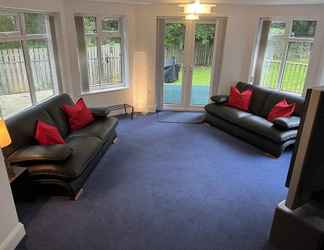 Lobby 2 Beautiful 2 Bed Apt With Hot Tub in Blaydon Burn