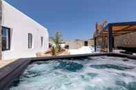 Fasilitas Hiburan Mykonos Town Black - Cave Heated Pool