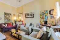 Lobby Charming one Bedroom Flat Near Maida Vale by Underthedoormat