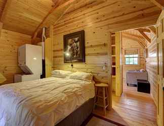 Others 2 Shire Valley Cabins, Charming Dayton Retreat (3 Options!)