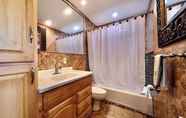 In-room Bathroom 3 Tropical Oasis Fantastic 4 BD 3 BTH Home
