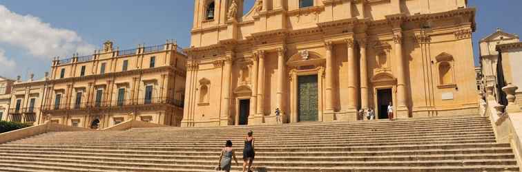 Luar Bangunan Modern and Spacious Apartment in Noto, Sicily