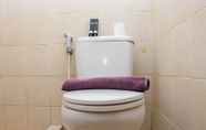 Toilet Kamar 7 Nice And Homey 1Br At Maple Park Sunter Apartment