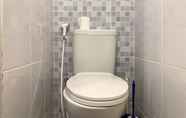 Toilet Kamar 4 Simple And Cozy Studio Room At Tokyo Riverside Pik 2 Apartment