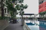 Swimming Pool Cozy Studio At Gateway Park Lrt City Bekasi Apartment