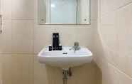 Toilet Kamar 2 Lavish Studio At Springlake Summarecon Apartment