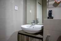 In-room Bathroom Elegant And Comfy 2Br Apartment At Springhill Terrace Residence