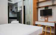 Kamar Tidur 4 Homey And Cozy Stay Studio Room At Casa De Parco Apartment