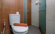 Toilet Kamar 5 Nice And Homey 1Br Apartment At Atlanta Residence