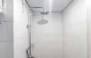 Toilet Kamar 6 Cozy Studio (No Kitchen) At Candiland Apartment