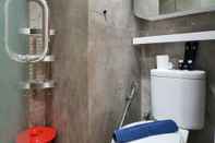 Toilet Kamar Nice And Comfort 2Br At Belmont Residence Puri Apartment