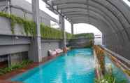 Kolam Renang 5 Elegant And Nice 2Br At L'Avenue Pancoran Apartment