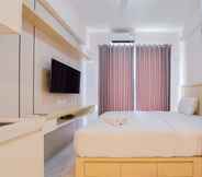 Kamar Tidur 6 Warm And Comfortable Studio Room At Sky House Bsd Apartment