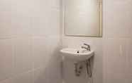 Toilet Kamar 4 Minimalist And Tidy 2Br Apartment At Tokyo Riverside Pik 2