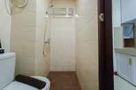 In-room Bathroom White And Cozy Studio At Vida View Makassar Apartment