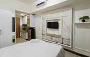 Bilik Tidur 6 White And Cozy Studio At Vida View Makassar Apartment