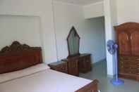 Bedroom Spacious 5-bed House in Alamein With Large Garden