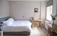 Bedroom 3 Altido Renovated Studio - Heart Of Chelsea