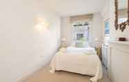 Bedroom 7 Altido Elegant 2-Bed Mews Flat Near Buckingham Palace