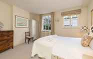 Bedroom 4 Altido Elegant 2-Bed Mews Flat Near Buckingham Palace