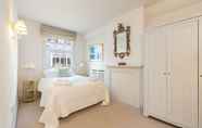 Bedroom 3 Altido Elegant 2-Bed Mews Flat Near Buckingham Palace